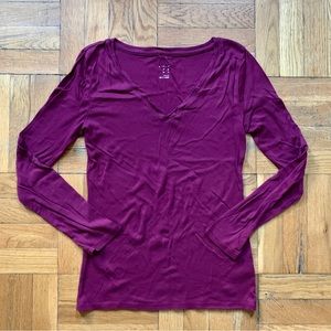 A New Day size Medium Burgundy V-Neck Long Sleeve T-Shirt
